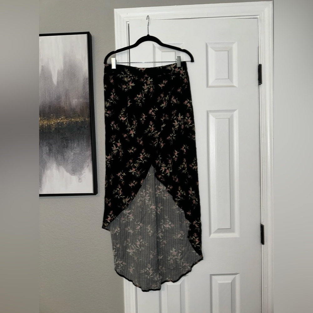 AE Floral Black and Blue Women's Skirt - Picture 7 of 7